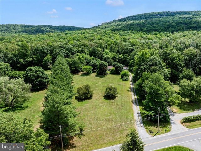9607 CRYSTAL FALLS DR, Hagerstown, MD 21740