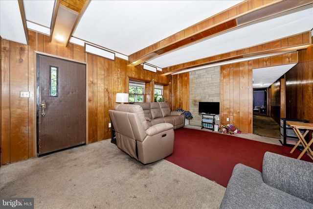 9607 CRYSTAL FALLS DR, Hagerstown, MD 21740