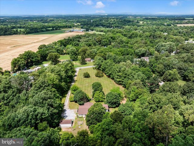 9607 CRYSTAL FALLS DR, Hagerstown, MD 21740