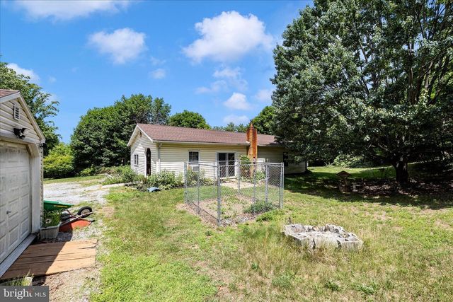 9607 CRYSTAL FALLS DR, Hagerstown, MD 21740