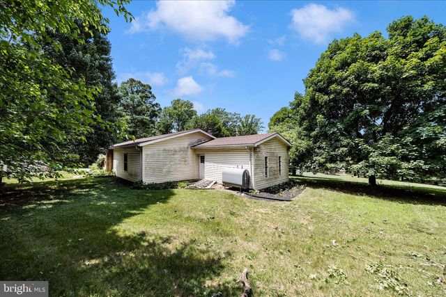 9607 CRYSTAL FALLS DR, Hagerstown, MD 21740