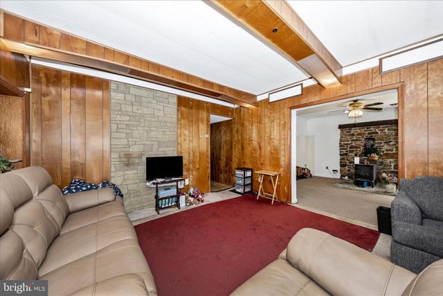 9607 CRYSTAL FALLS DR, Hagerstown, MD 21740