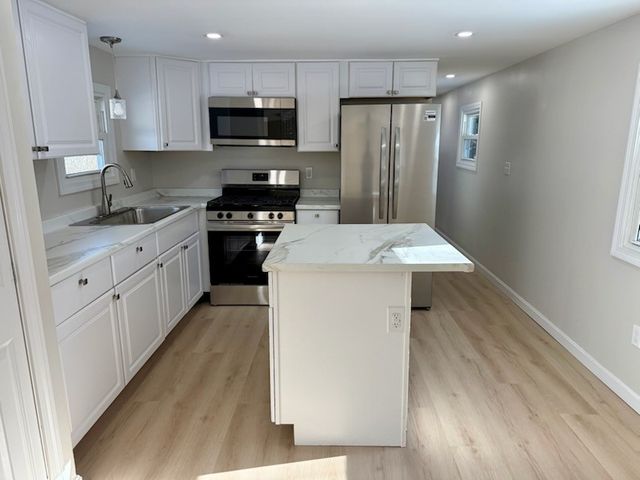 18 Airport Road, Coventry, RI 02816