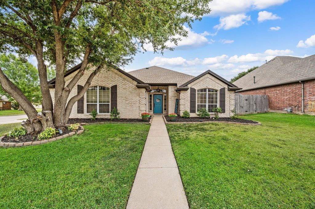 501 Kempson Court, Saginaw, TX 76179 — exterior