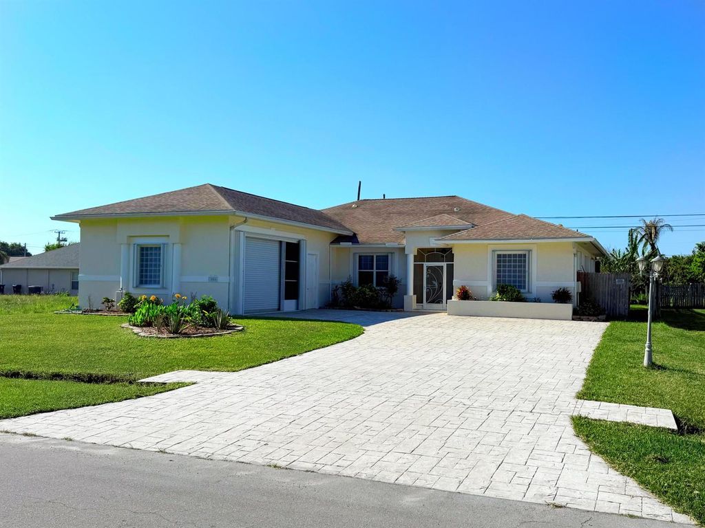 1006 SW Majorca Avenue, Port St. Lucie, FL 34953