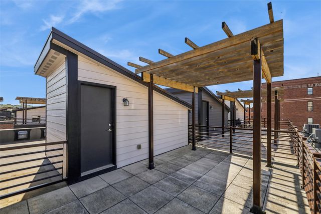 307 SW 7th Street 103, Des Moines, IA 50309