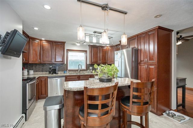 18810 Dellwood Drive, Walton Hills, OH 44146