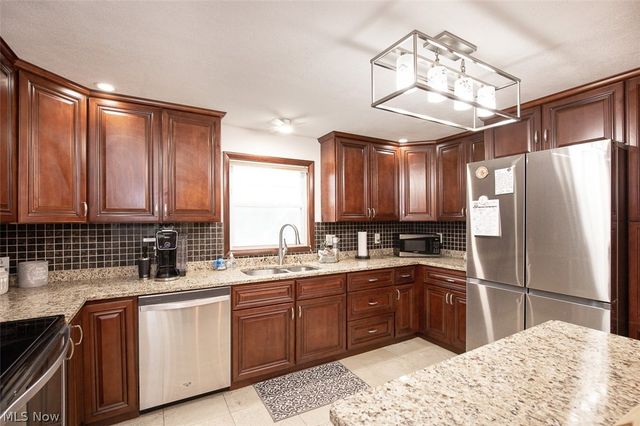 18810 Dellwood Drive, Walton Hills, OH 44146