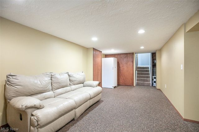 18810 Dellwood Drive, Walton Hills, OH 44146