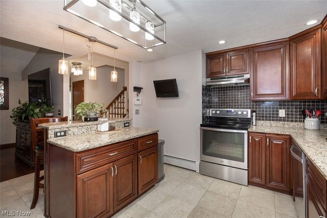 18810 Dellwood Drive, Walton Hills, OH 44146