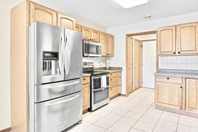 630 Riverview Court, Jefferson, WI 53549