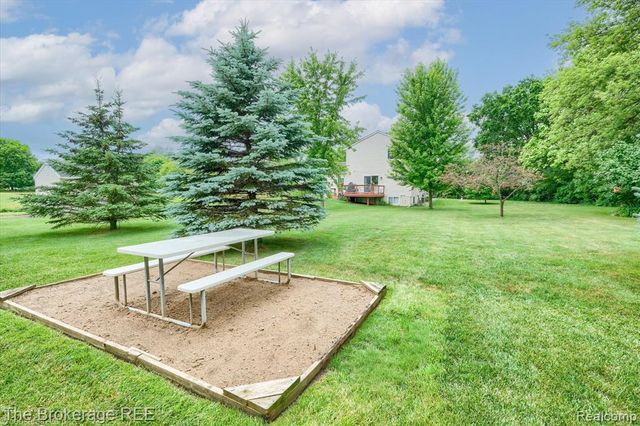 4432 N Belsay Road, Flint, MI 48506