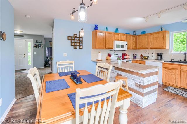 4432 N Belsay Road, Flint, MI 48506