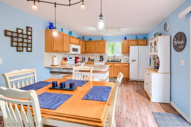 4432 N Belsay Road, Flint, MI 48506