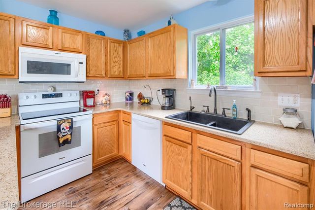 4432 N Belsay Road, Flint, MI 48506