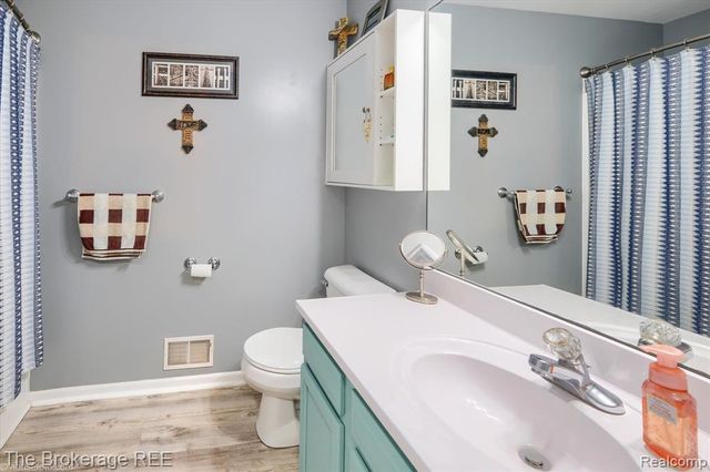 4432 N Belsay Road, Flint, MI 48506