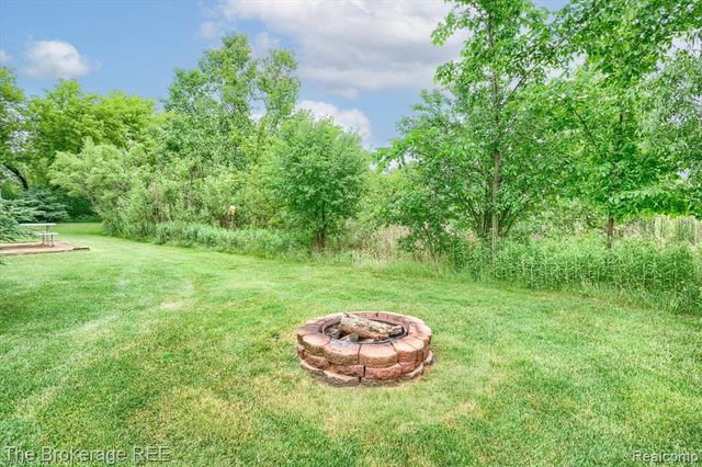 4432 N Belsay Road, Flint, MI 48506
