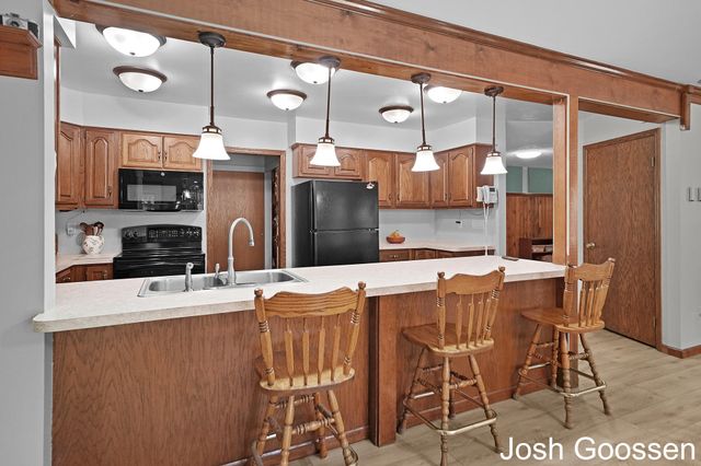 5742 Timber Canyon Bend Ne, Cannon Twp, MI 49306