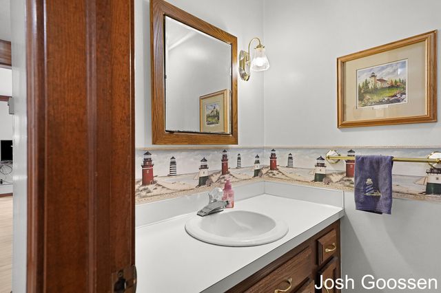 5742 Timber Canyon Bend Ne, Cannon Twp, MI 49306