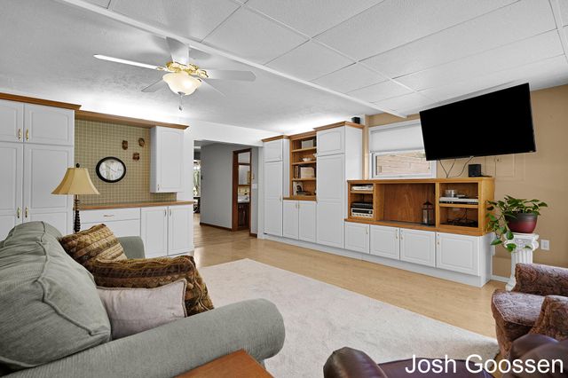 5742 Timber Canyon Bend Ne, Cannon Twp, MI 49306