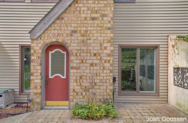 5742 Timber Canyon Bend Ne, Cannon Twp, MI 49306