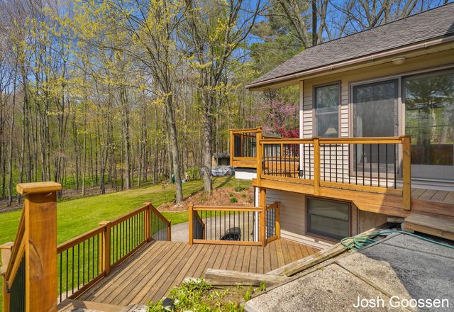 5742 Timber Canyon Bend Ne, Cannon Twp, MI 49306