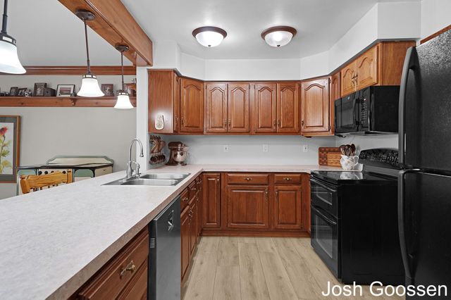 5742 Timber Canyon Bend Ne, Cannon Twp, MI 49306