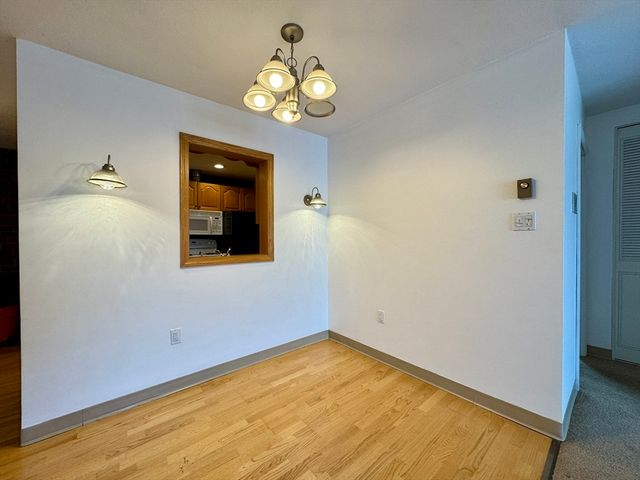 25 Greentree Ln 43, Weymouth, MA 02190