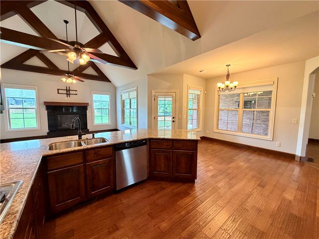 706 Gleneagle Lane, Cave Springs, AR 72718