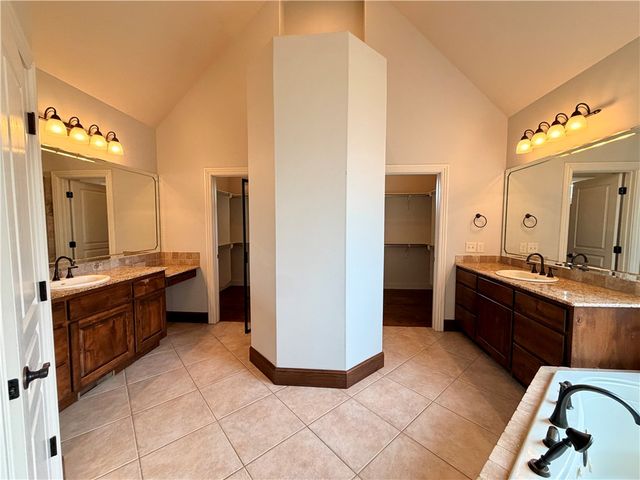706 Gleneagle Lane, Cave Springs, AR 72718