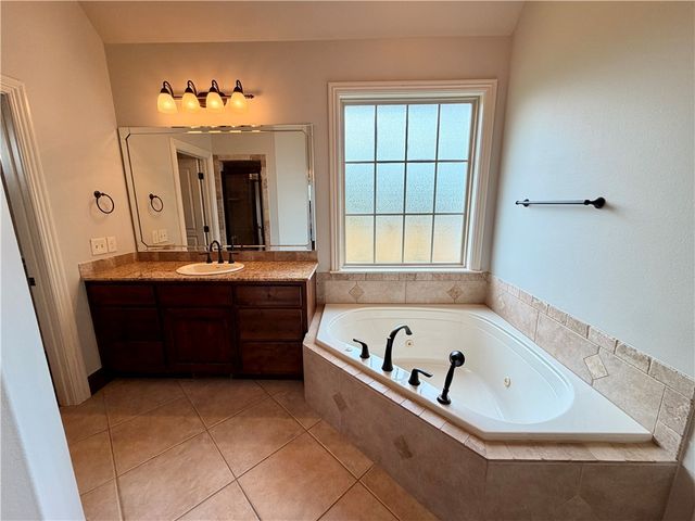 706 Gleneagle Lane, Cave Springs, AR 72718