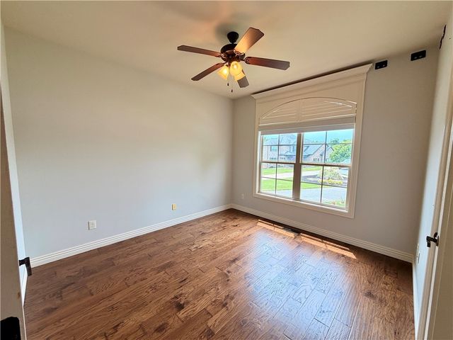 706 Gleneagle Lane, Cave Springs, AR 72718