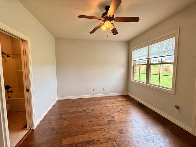 706 Gleneagle Lane, Cave Springs, AR 72718