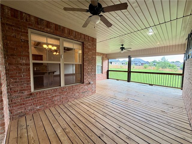 706 Gleneagle Lane, Cave Springs, AR 72718