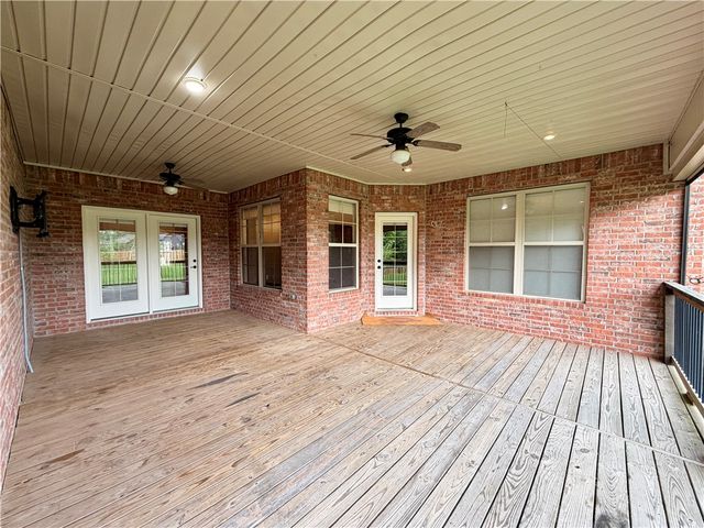 706 Gleneagle Lane, Cave Springs, AR 72718