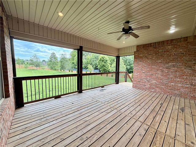 706 Gleneagle Lane, Cave Springs, AR 72718