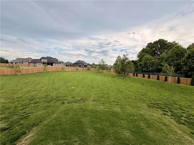 706 Gleneagle Lane, Cave Springs, AR 72718