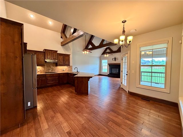 706 Gleneagle Lane, Cave Springs, AR 72718