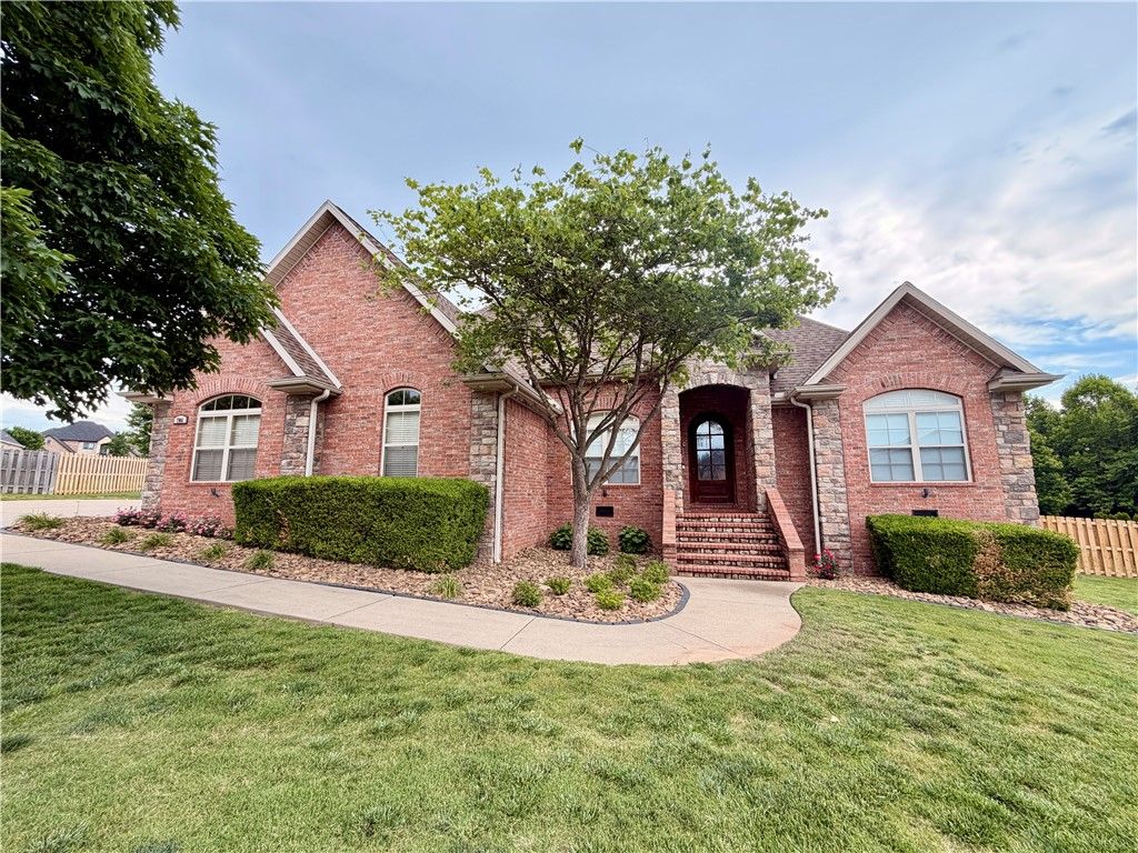 706 Gleneagle Lane, Cave Springs, AR 72718