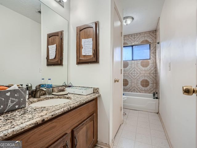 1321 Beeblossom Trail, Lawrenceville, GA 30044