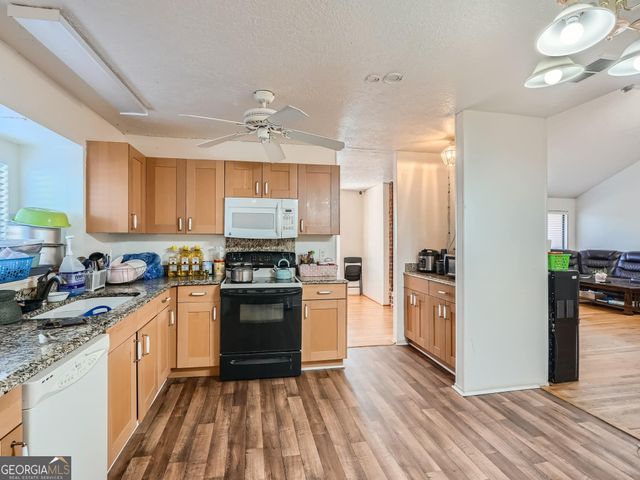 1321 Beeblossom Trail, Lawrenceville, GA 30044