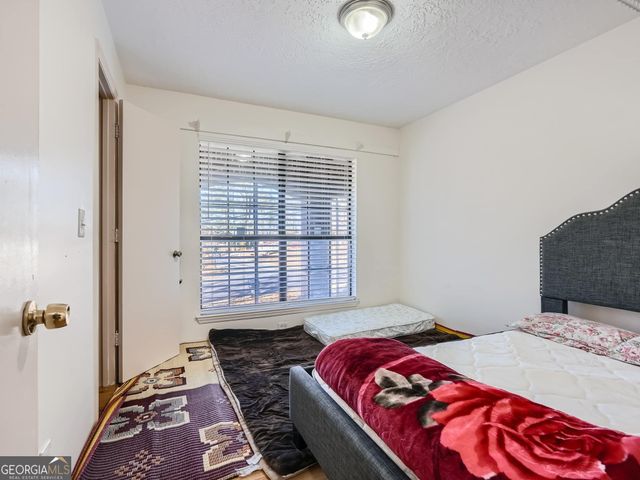 1321 Beeblossom Trail, Lawrenceville, GA 30044