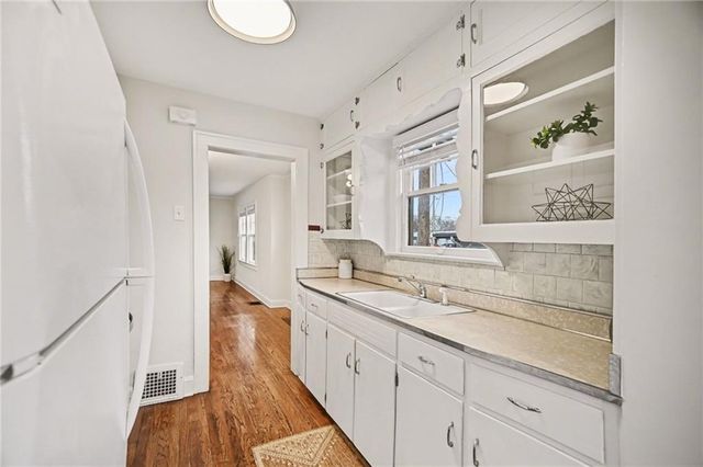 1025 E 76th Street, Kansas City, MO 64131