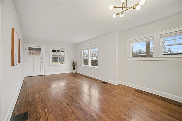 1025 E 76th Street, Kansas City, MO 64131