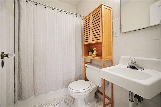 1025 E 76th Street, Kansas City, MO 64131