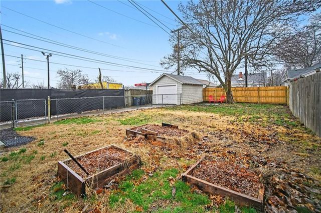 1025 E 76th Street, Kansas City, MO 64131