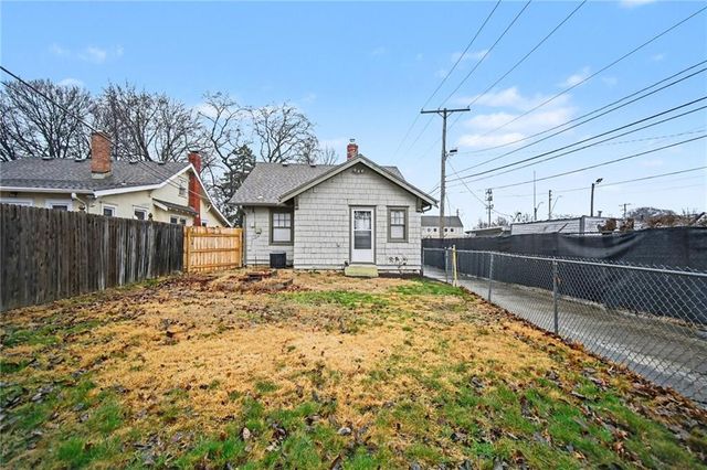 1025 E 76th Street, Kansas City, MO 64131