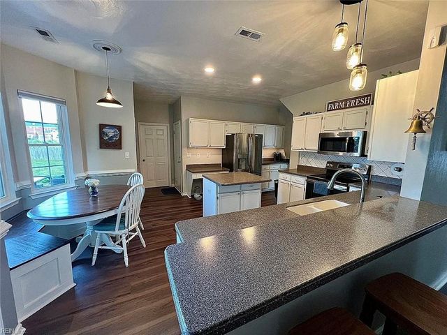 6428 Aberdeen PL, Suffolk, VA 23435