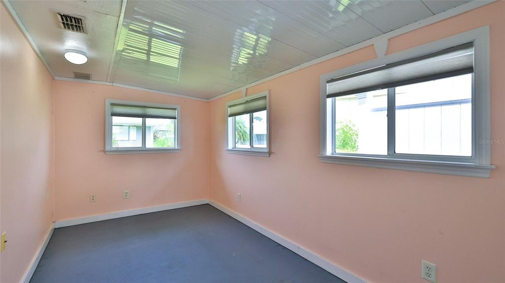 Image 25 of property listing at 12 BOGEY CIRCLE, New Smyrna Beach, FL 32168