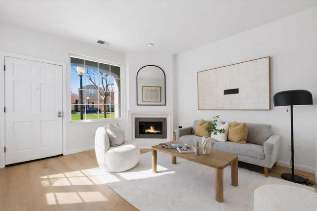 131 Concord Circle, Mountain View, CA 94040